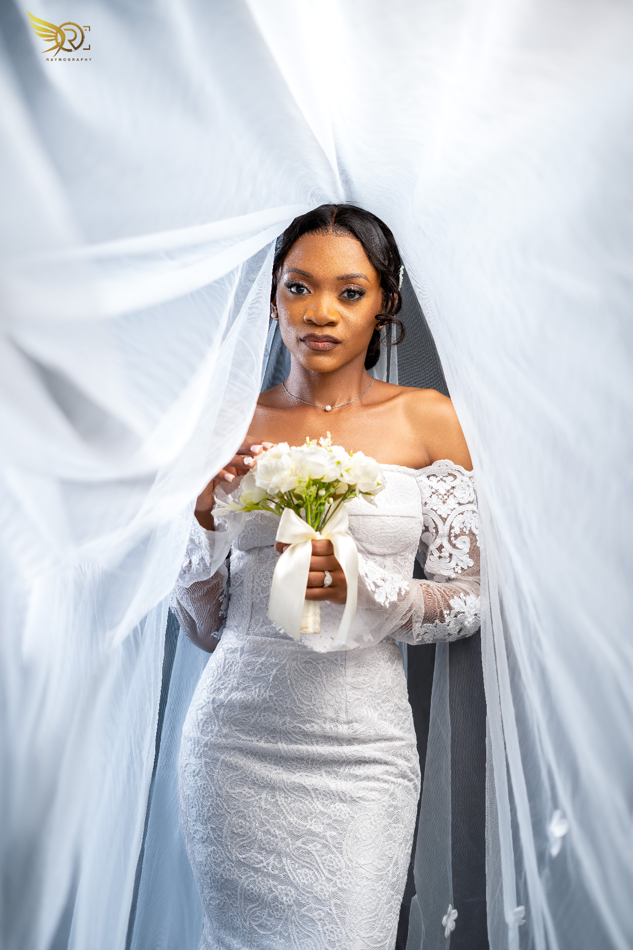 Veil & Bouquet